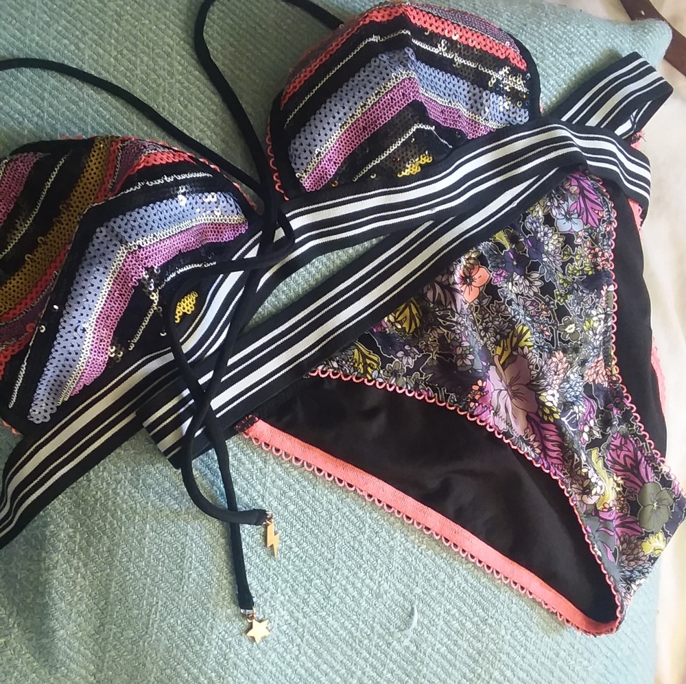 Victoria Secret Bikini - Picture 4 of 6